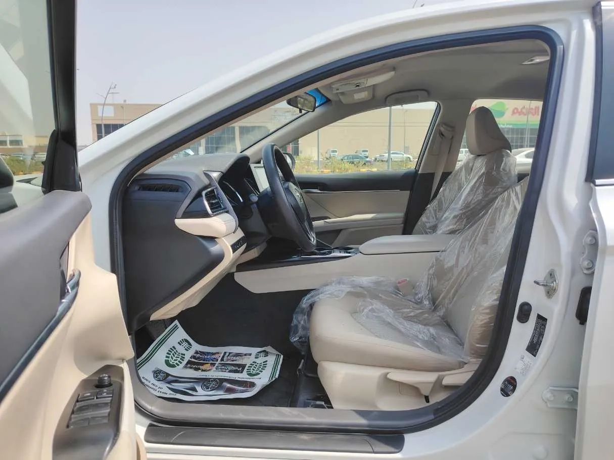 Car image 11