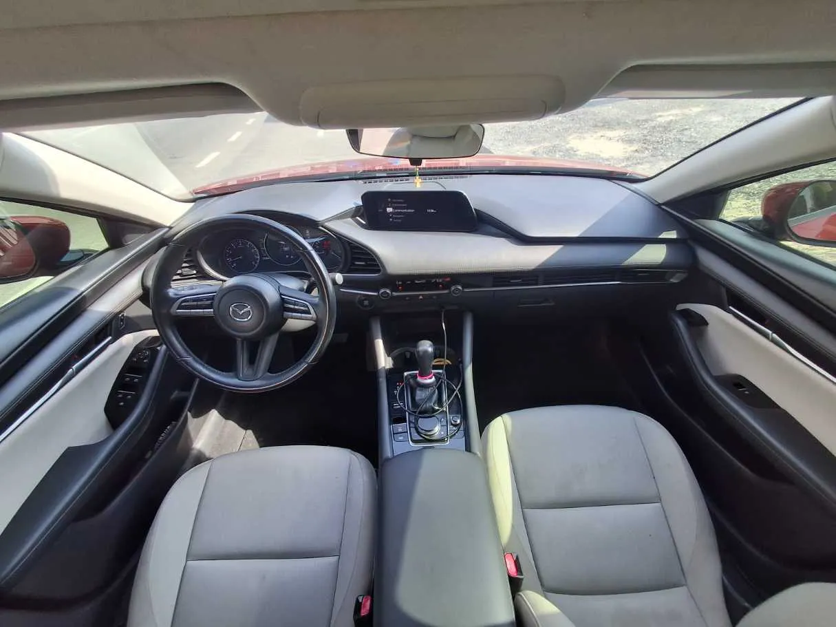 Car image 14