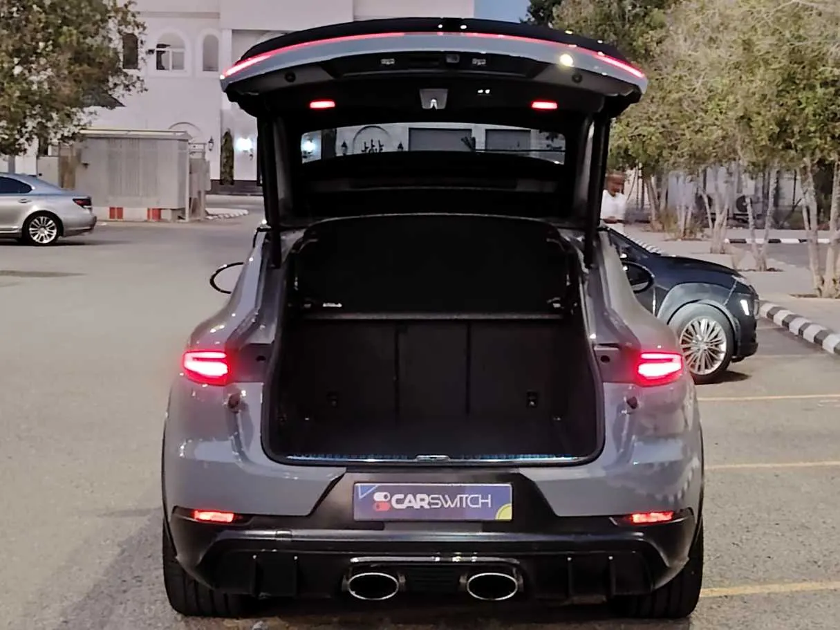 Car image 26