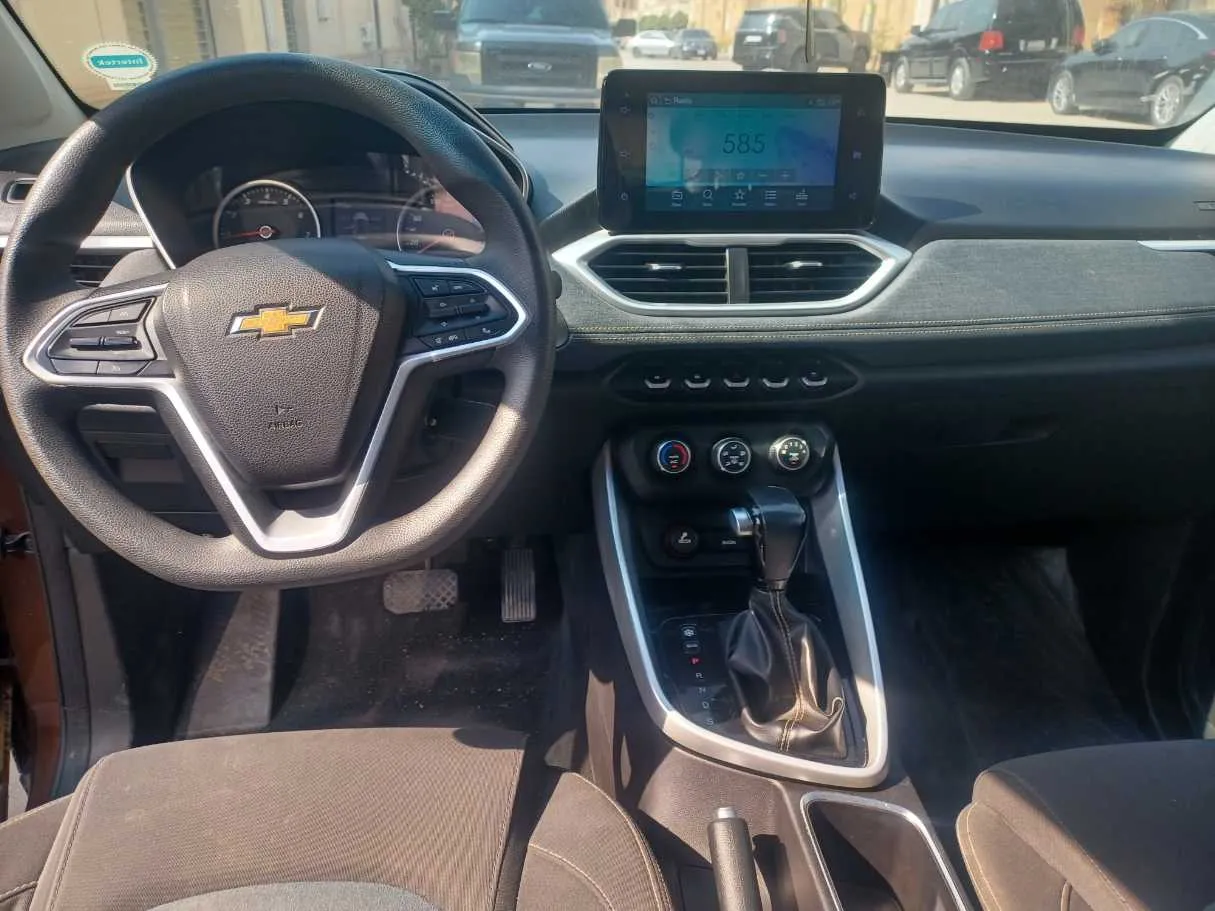 Car image 16