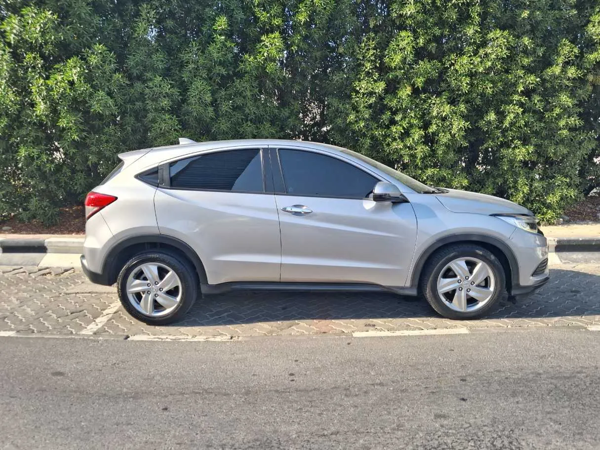 Car image 8
