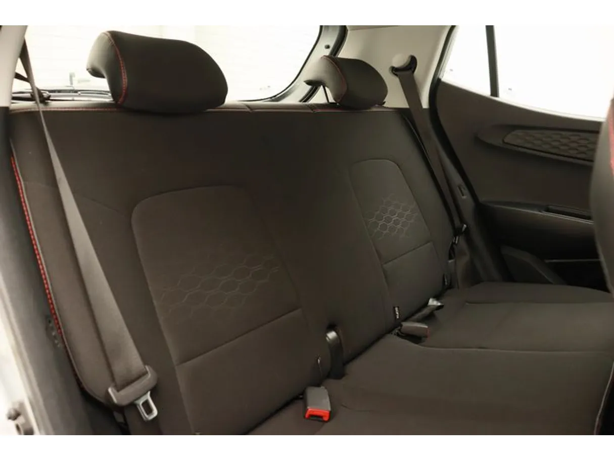 Car image 9
