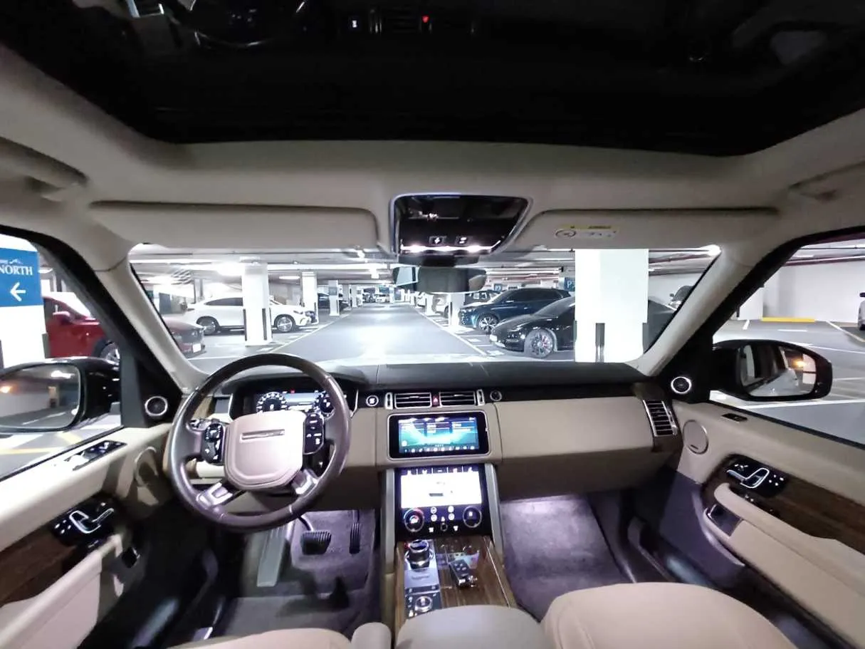 Car image 19