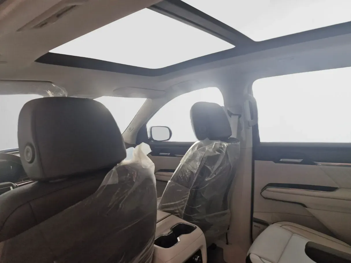 Car image 8