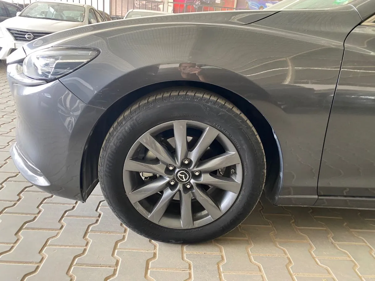 Car image 9