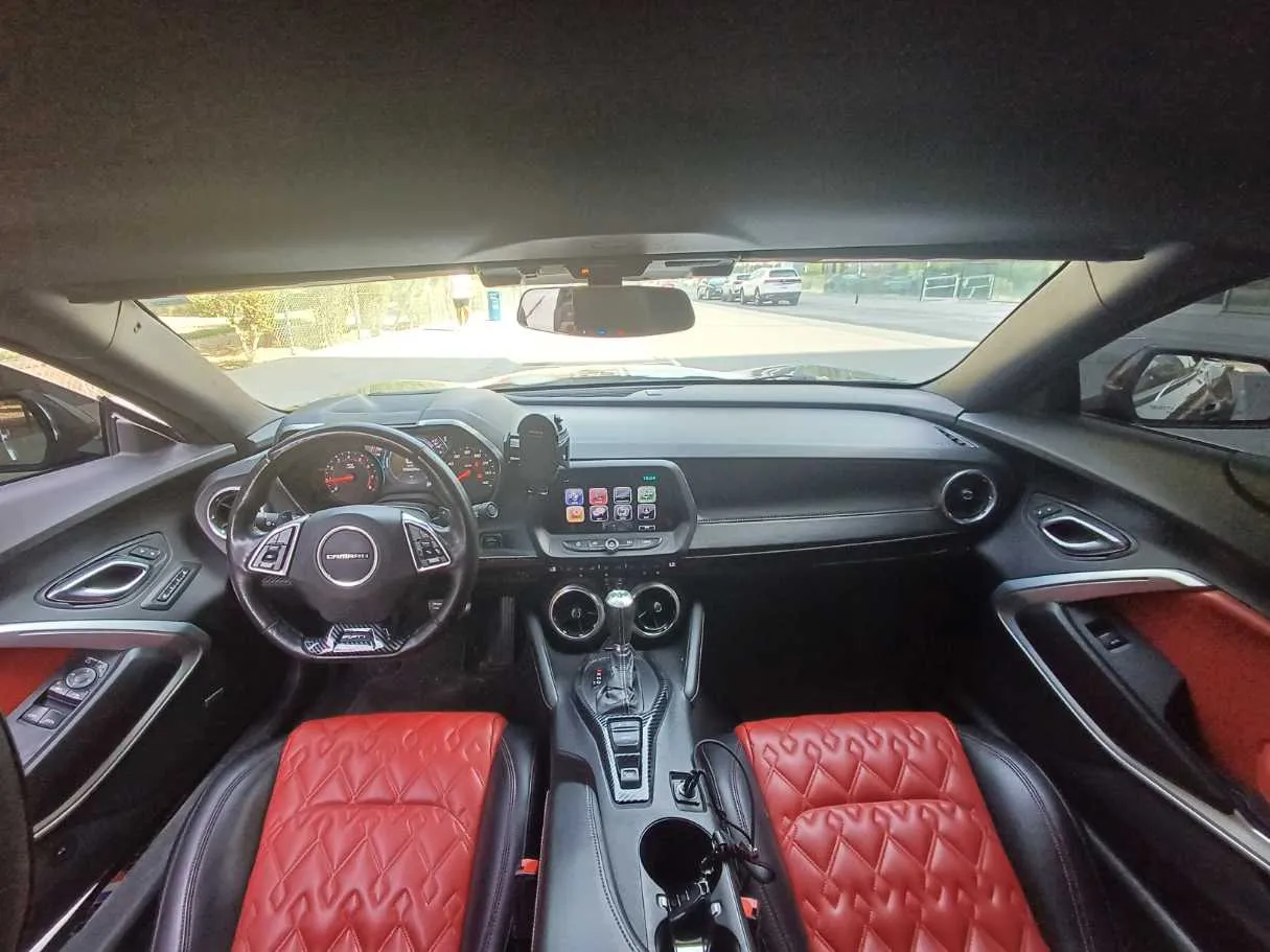 Car image 17