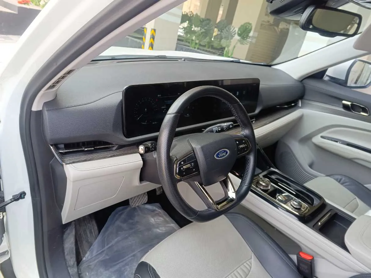Car image 14