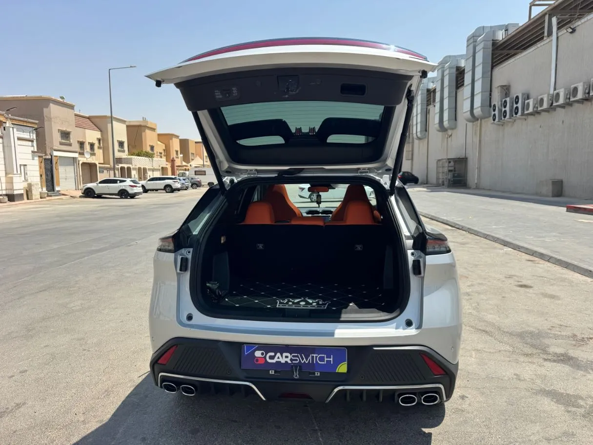 Car image 19