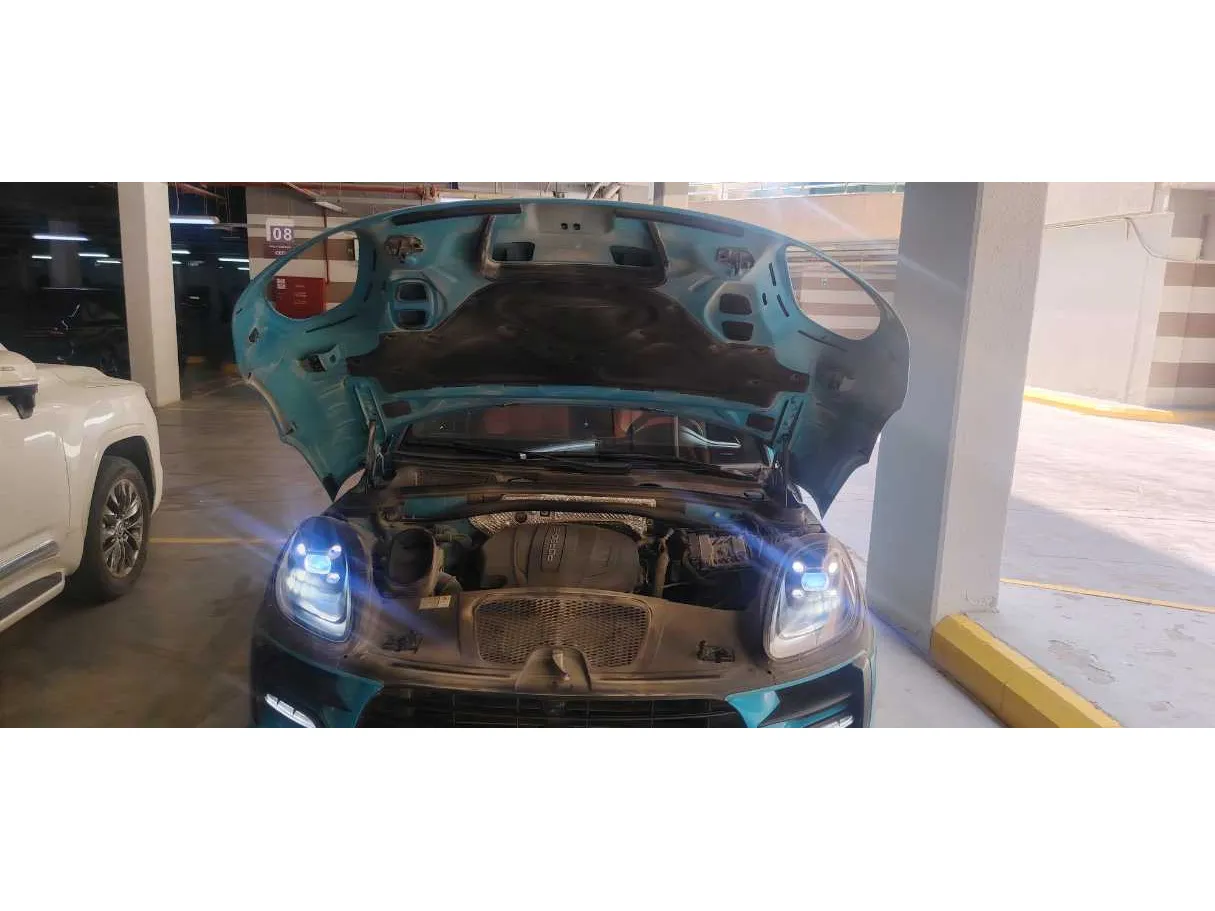 Car image 30