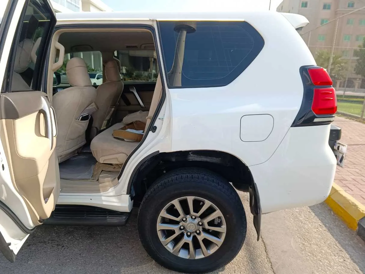 Car image 16