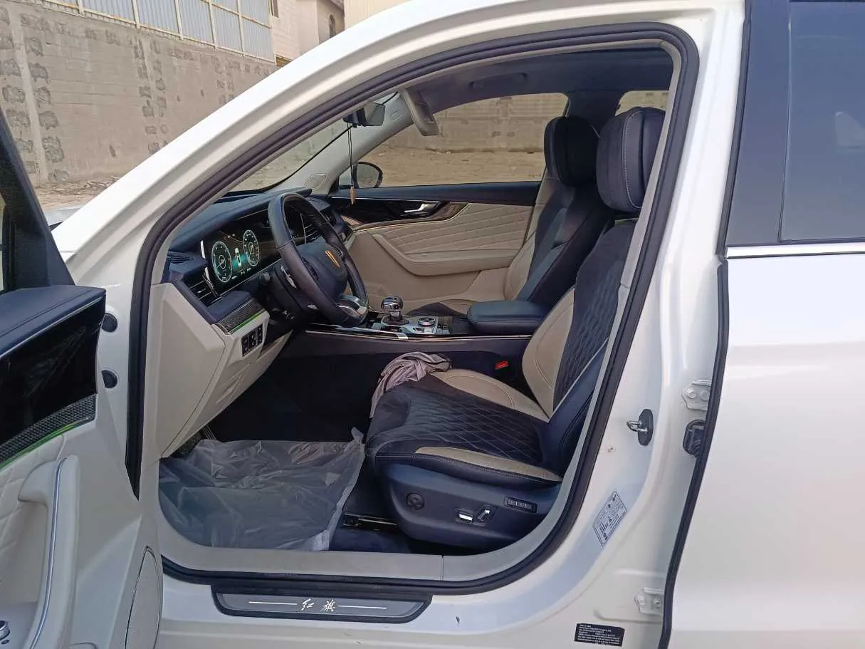 Car image 14