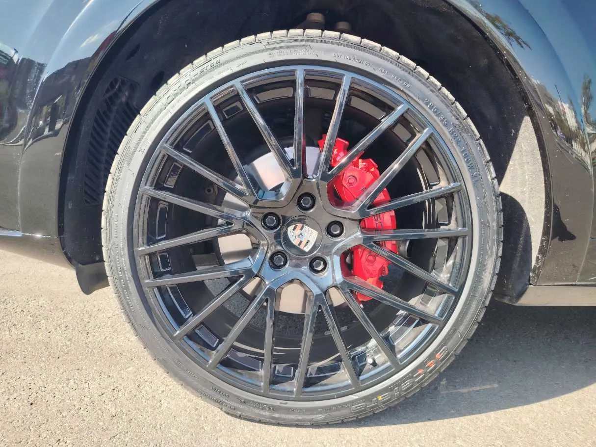 Car image 9