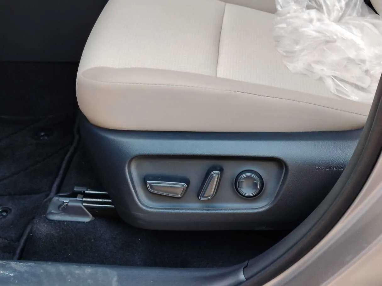 Car image 33