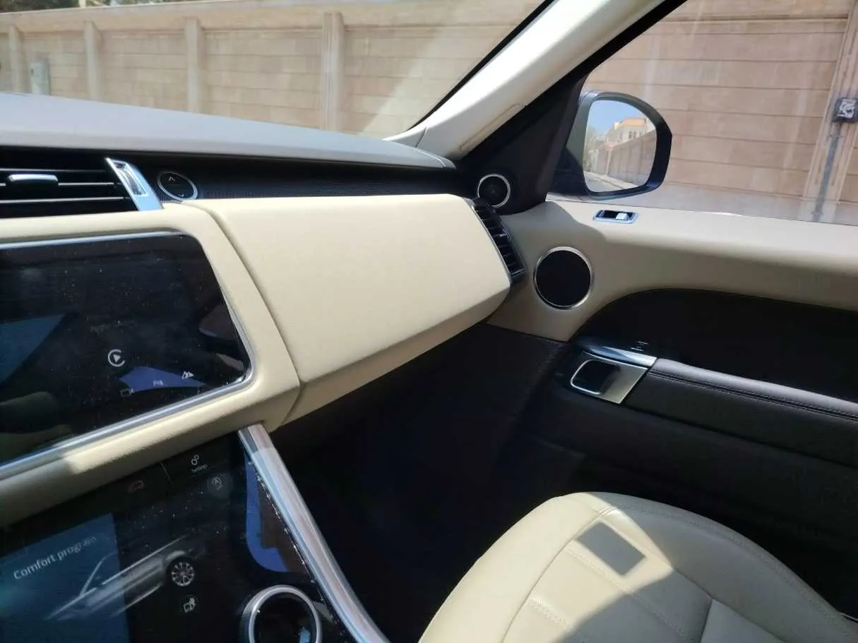 Car image 25