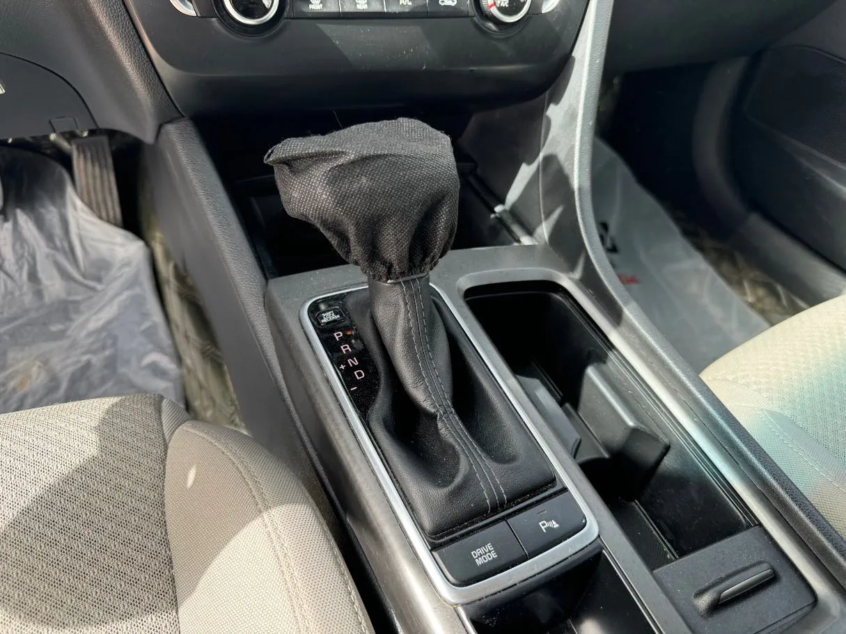 Car image 17