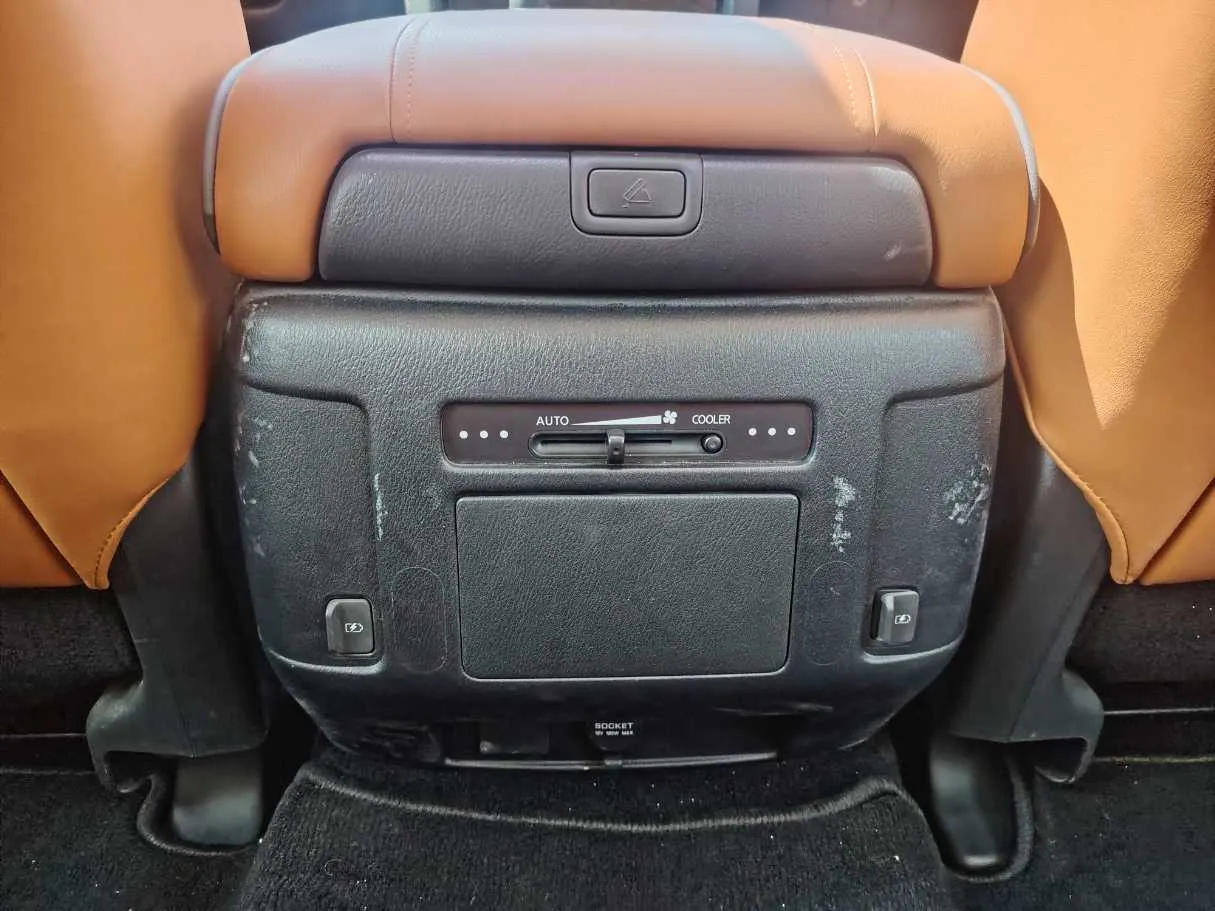 Car image 32