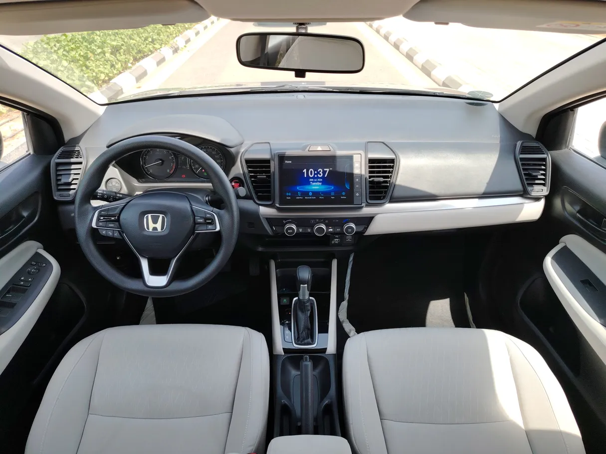 Car image 17