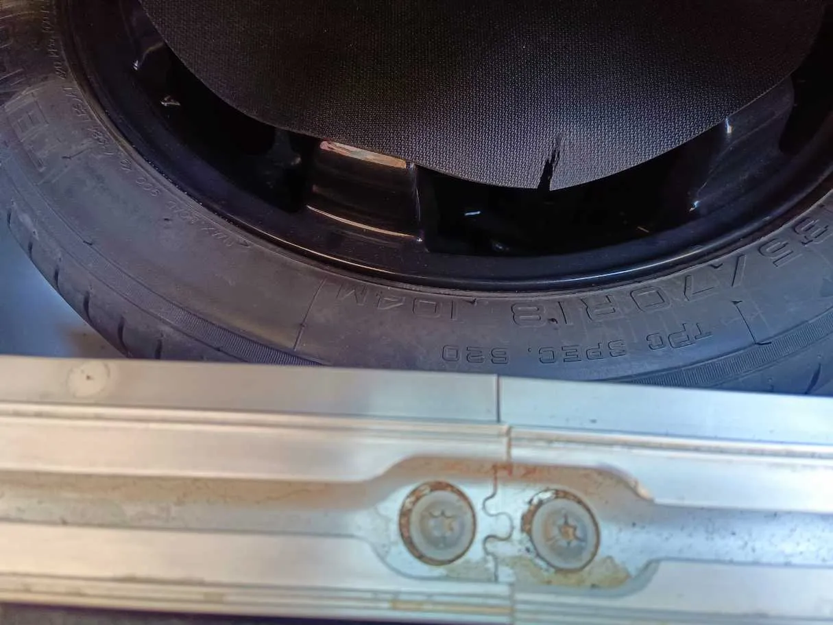 Car image 30