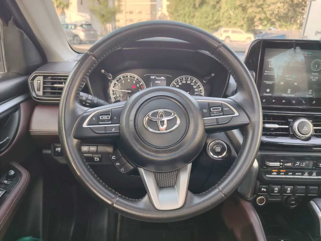 Car image 23