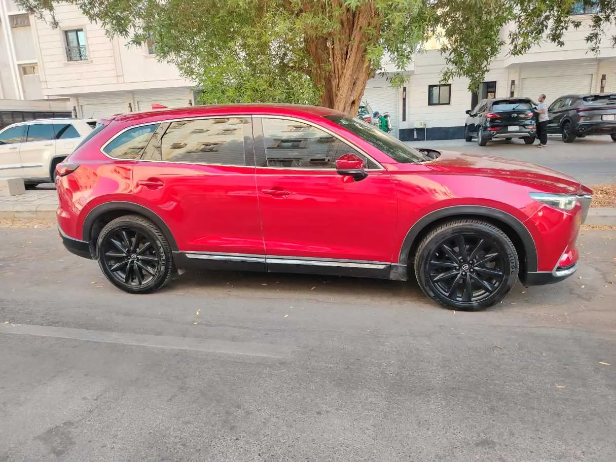 Car image 4
