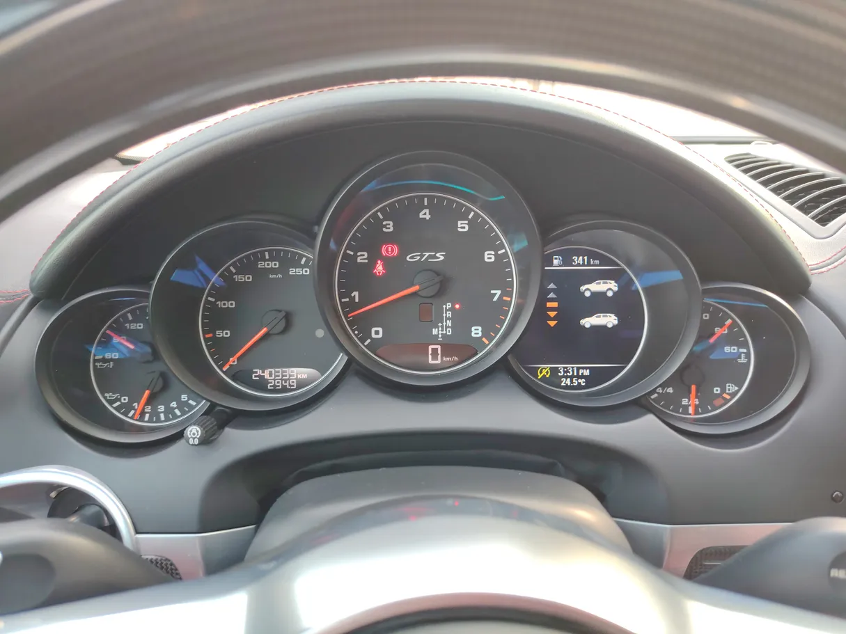 Car image 17