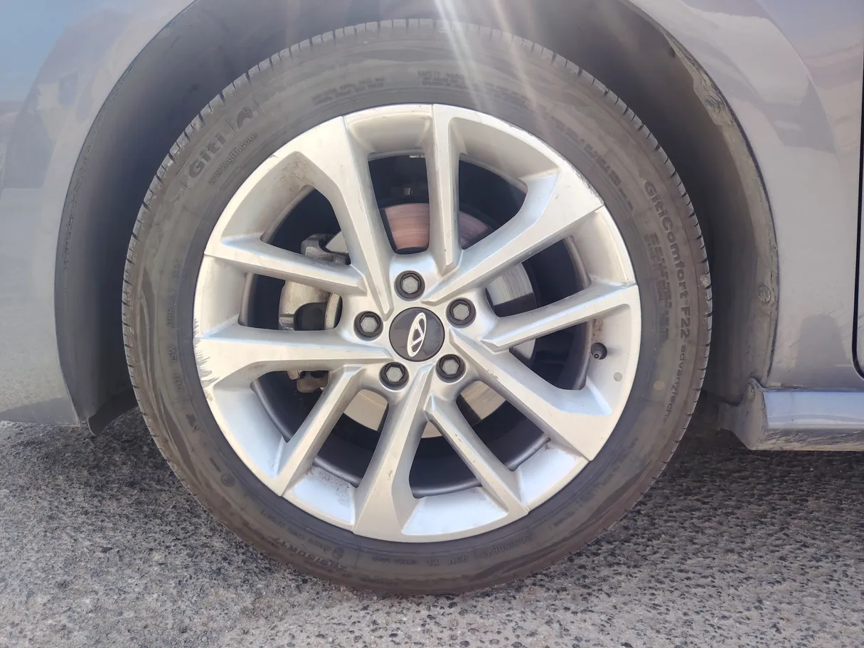 Car image 10