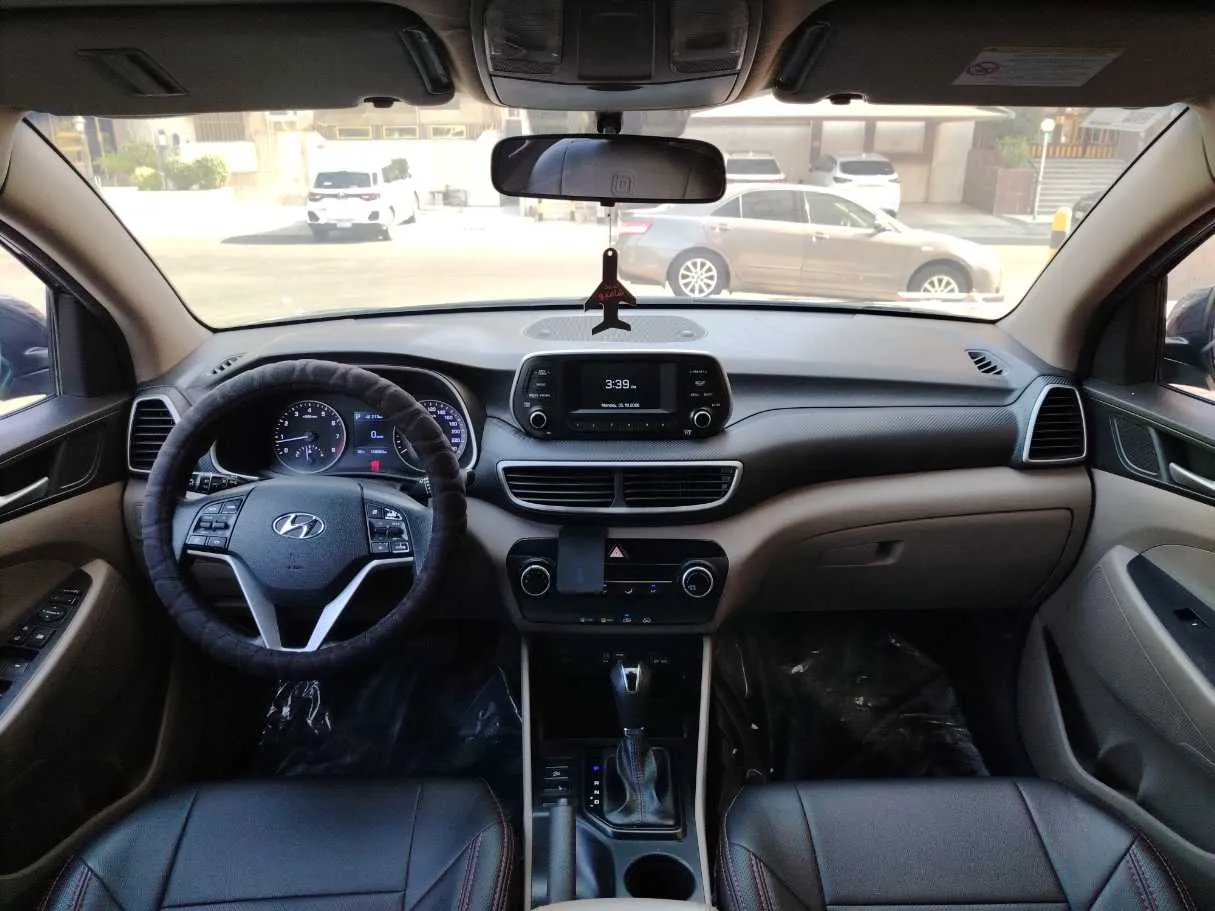 Car image 17