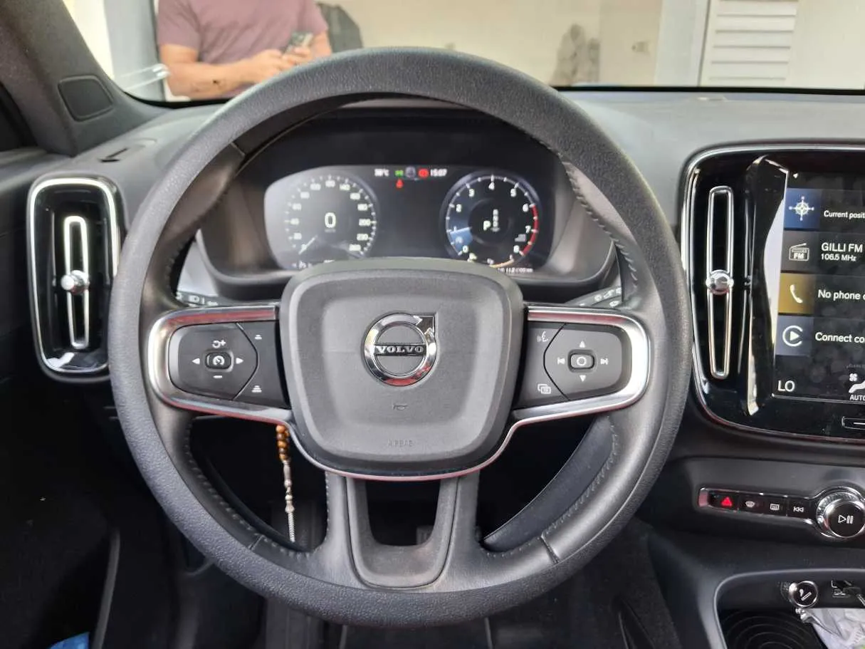 Car image 18