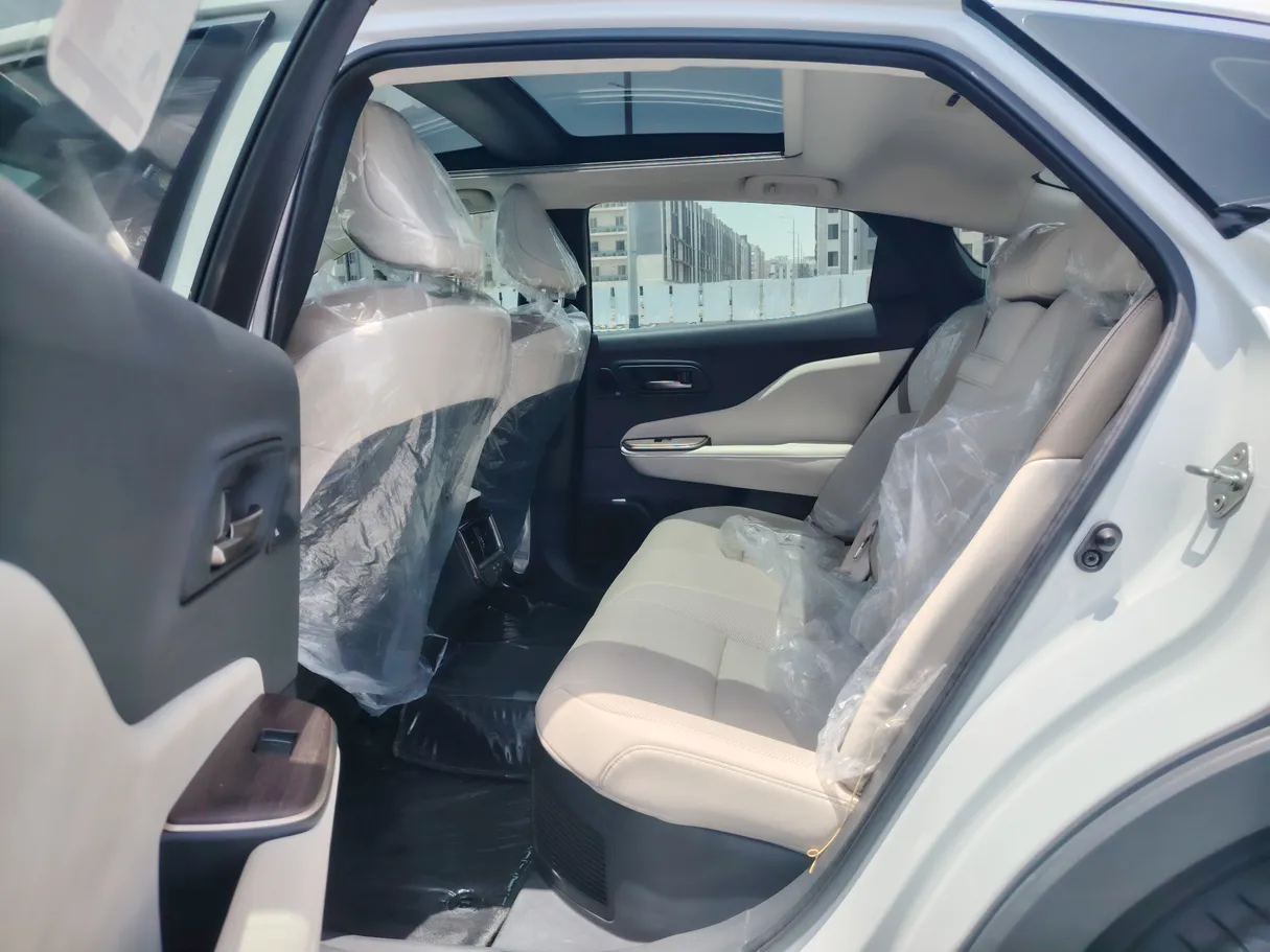 Car image 15