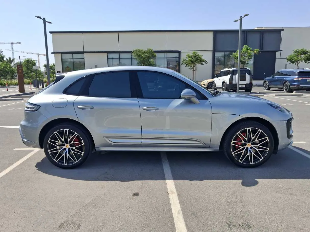 Car image 8