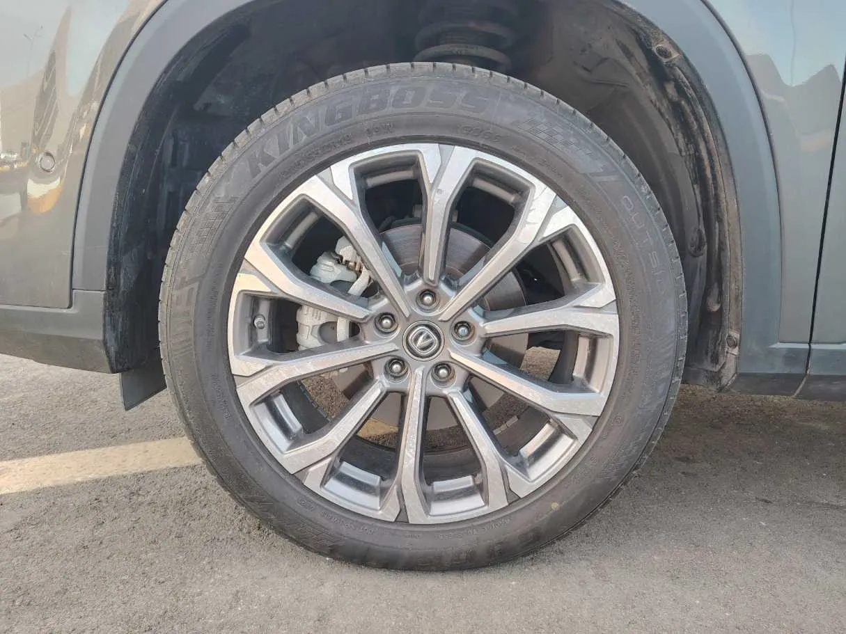 Car image 9