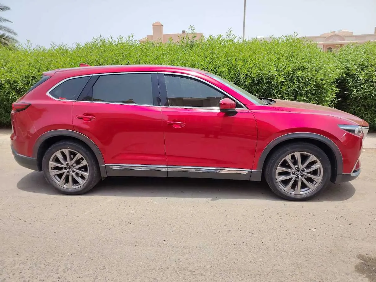 Car image 4
