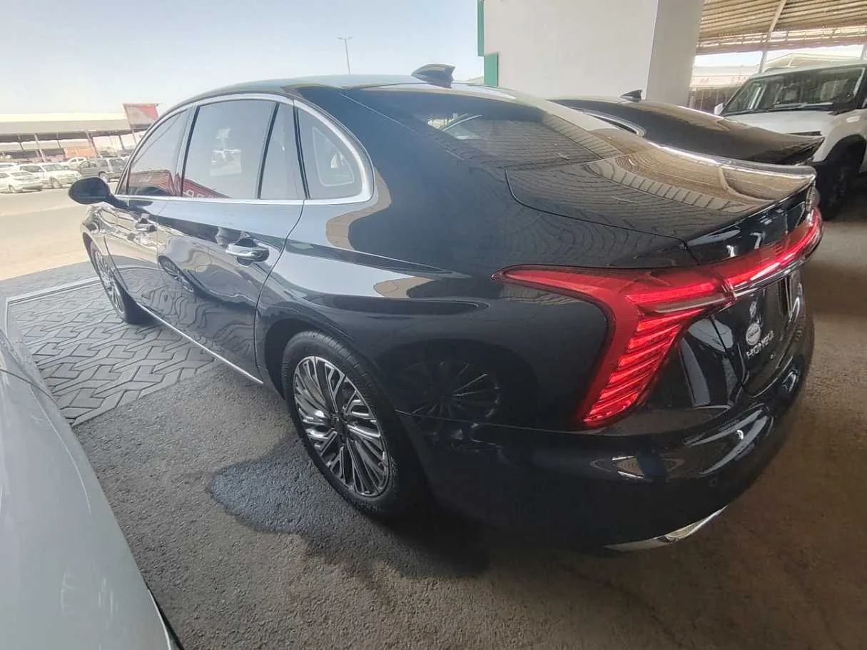Car image 8
