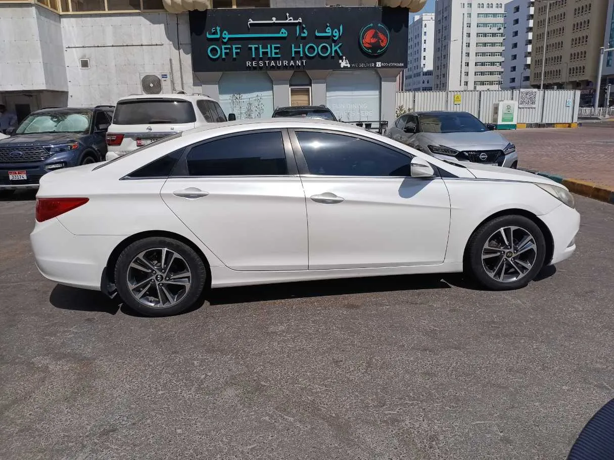 Car image 8