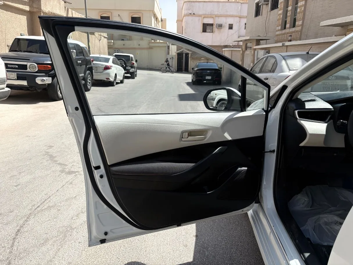 Car image 10