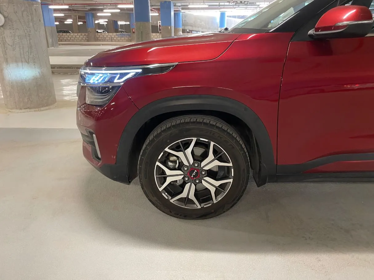Car image 9