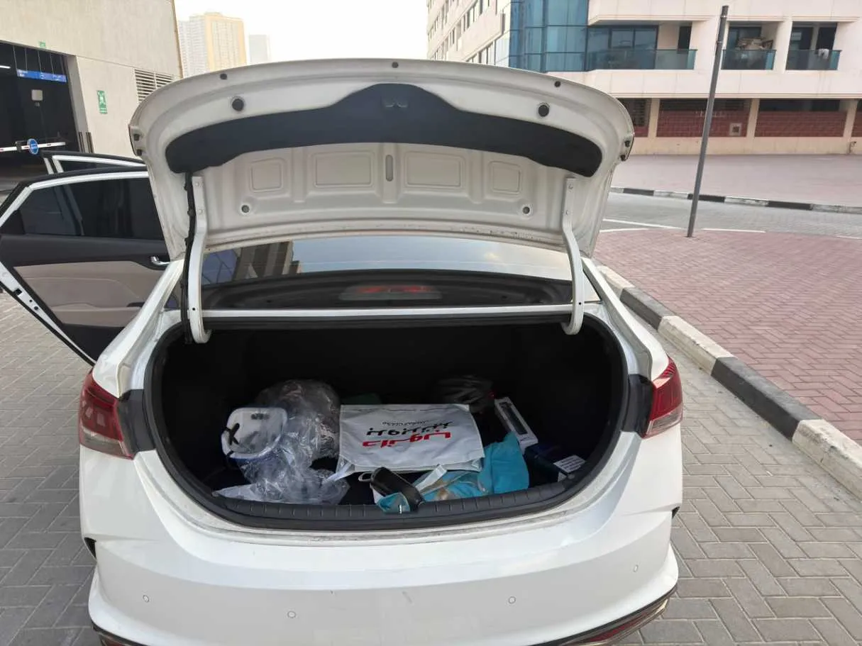 Car image 18