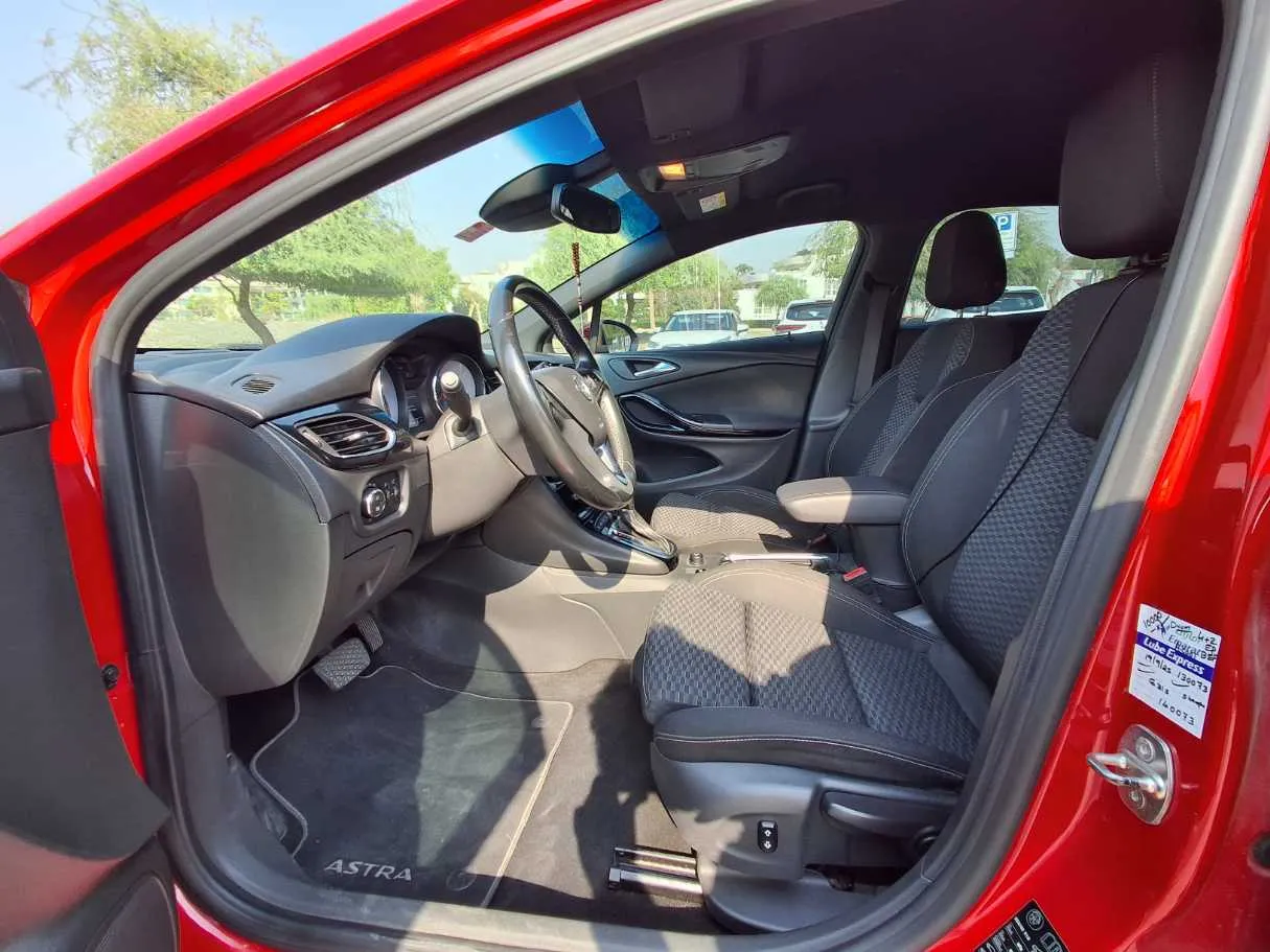 Car image 12