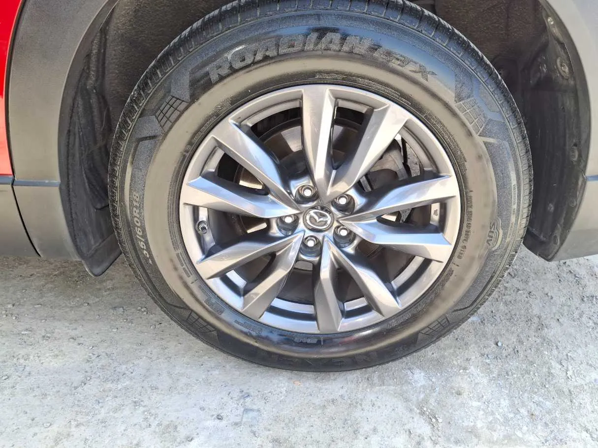 Car image 9