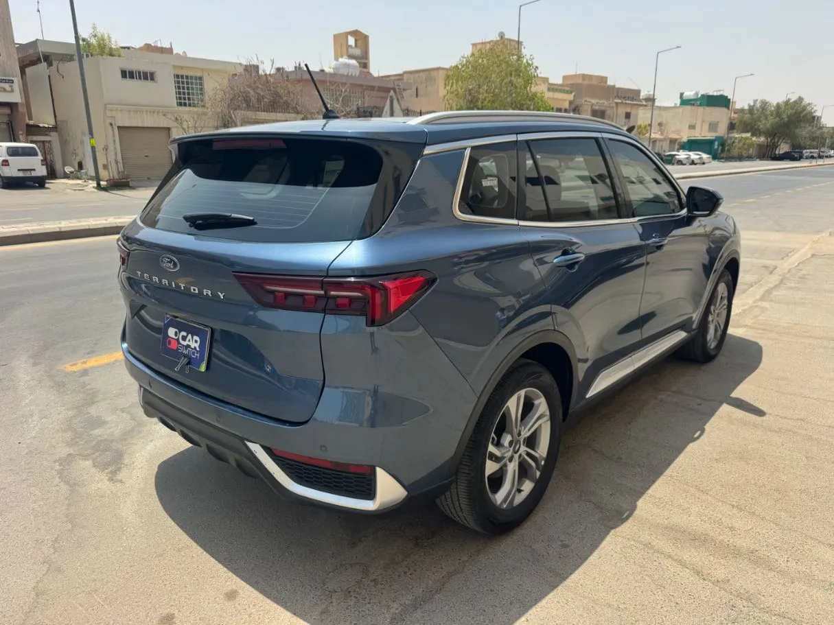 Car image 5