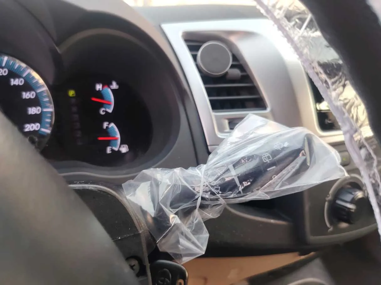 Car image 25