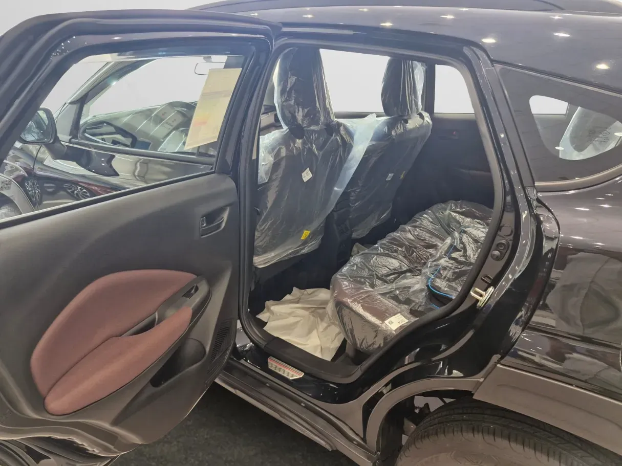 Car image 6