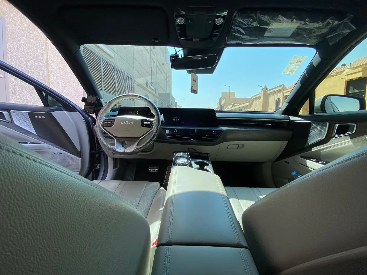 Car image 14