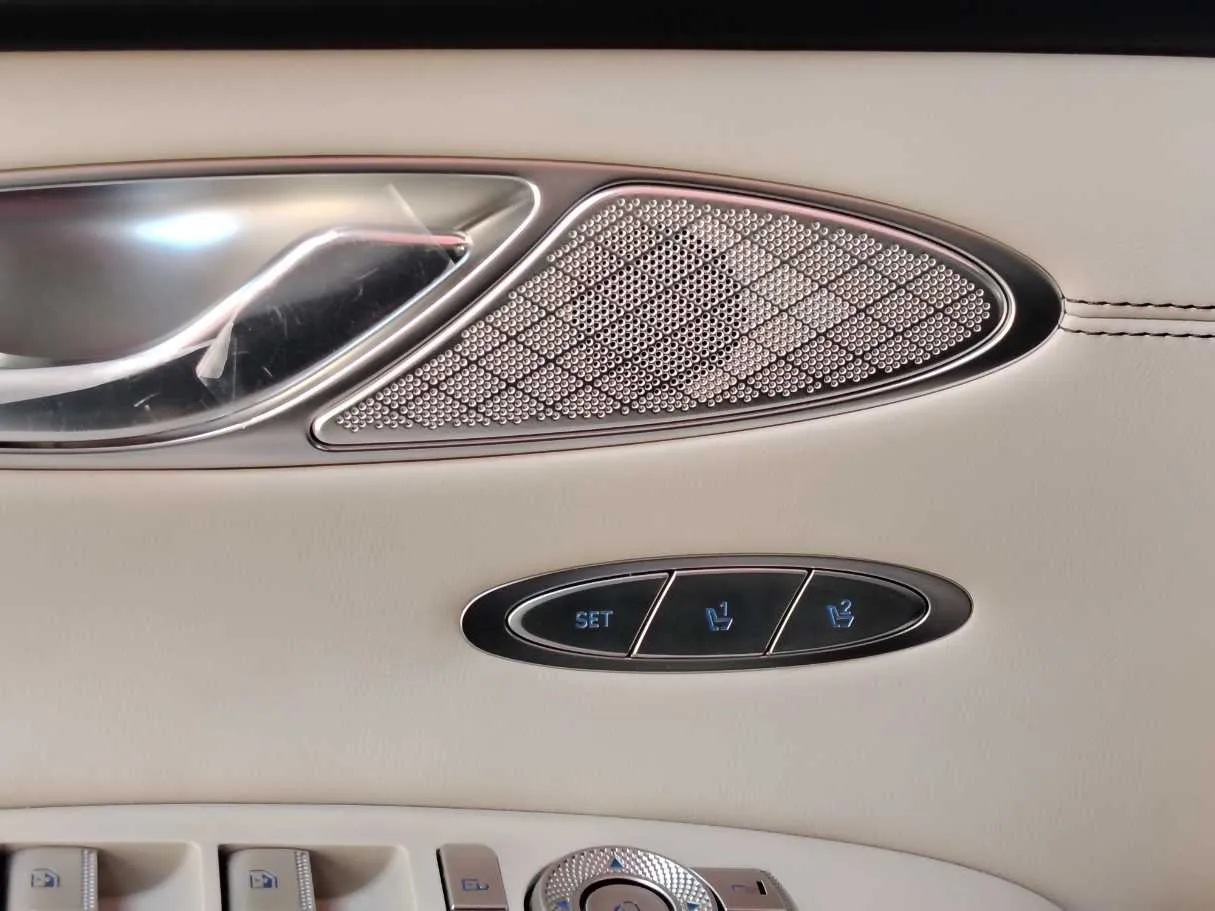 Car image 36