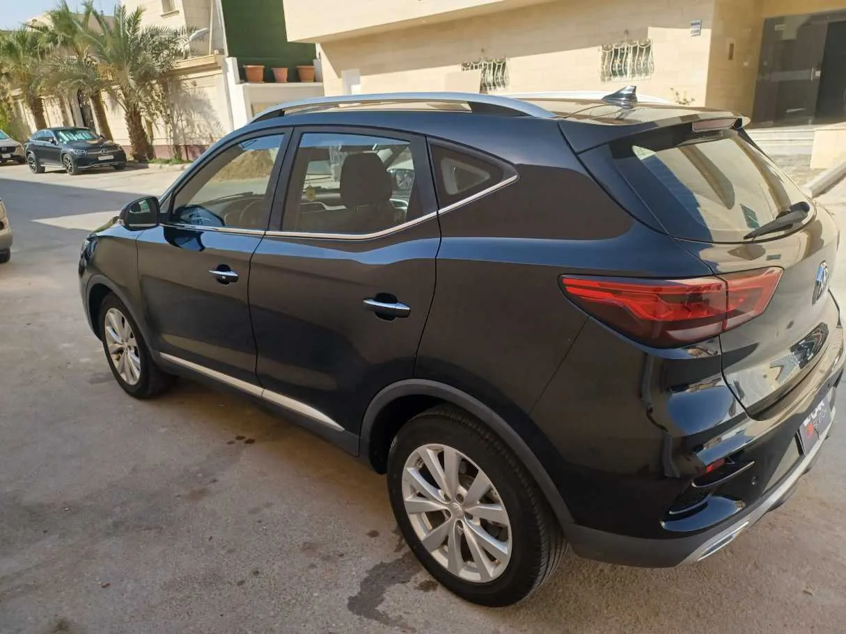 Car image 8