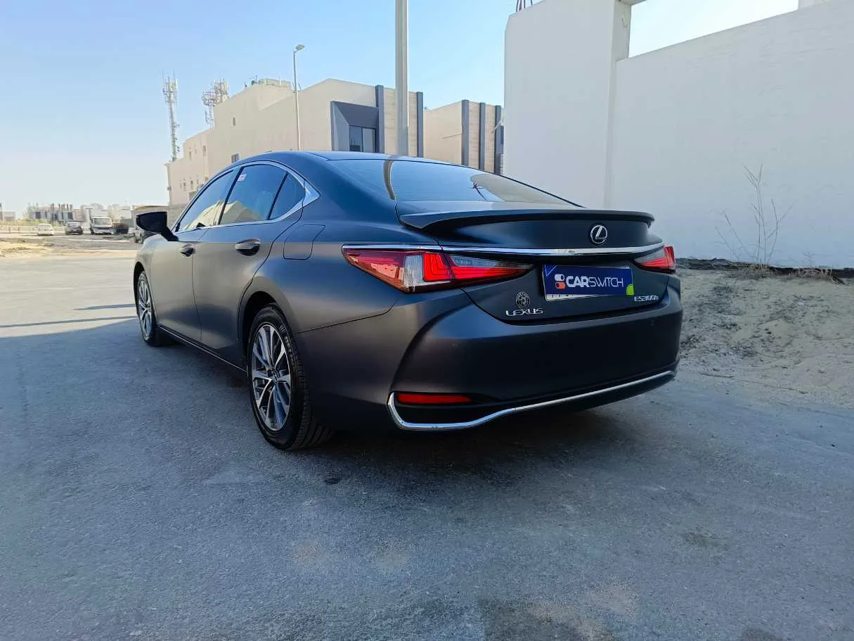 Car image 8