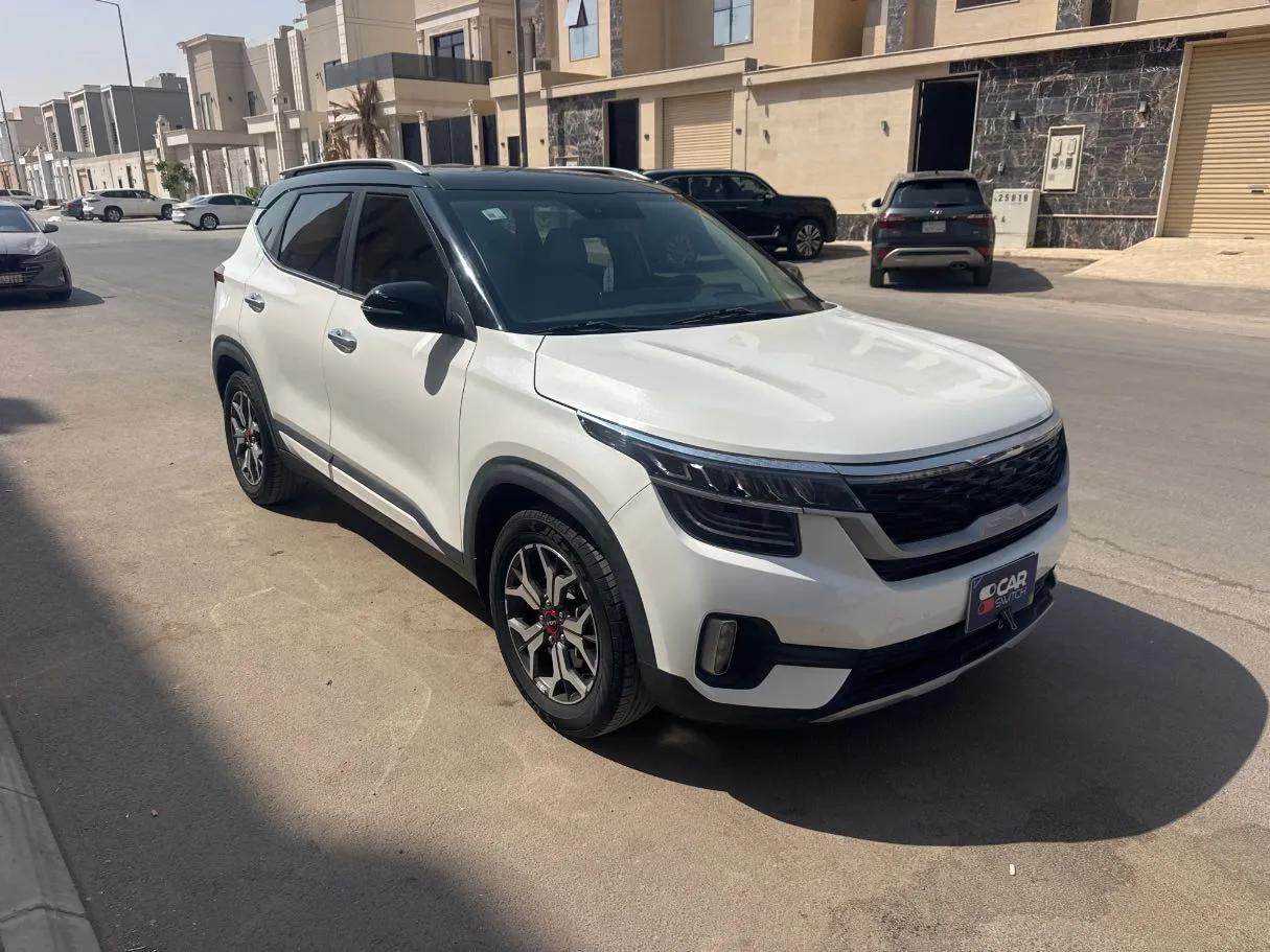 Car image 3