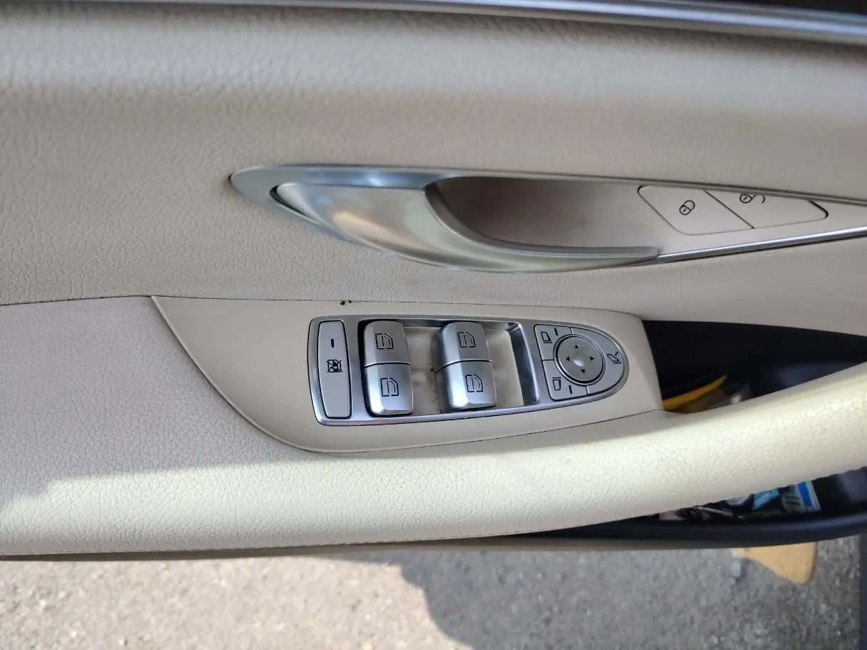Car image 36