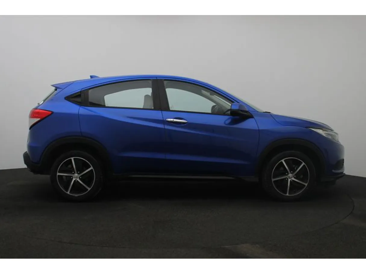 Car image 13
