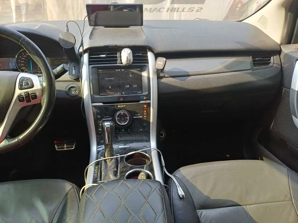 Car image 16